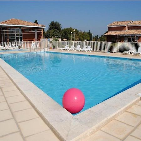 Maison Plain Pied Avec Climatisation Dans Une Residence Privee Avec Piscine Saint-Saturnin-lès-Avignon Exteriör bild