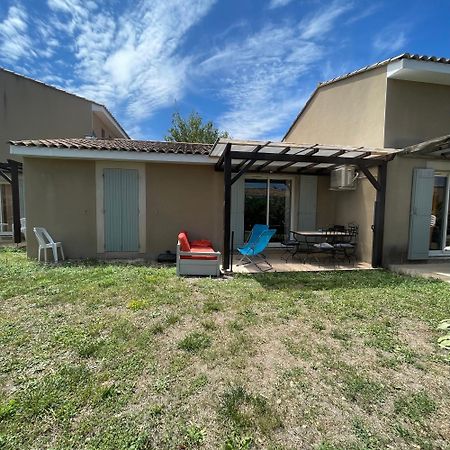 Maison Plain Pied Avec Climatisation Dans Une Residence Privee Avec Piscine Saint-Saturnin-lès-Avignon Exteriör bild